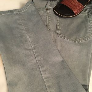 🍁Distressed grayed Green Denim Jeans Capri